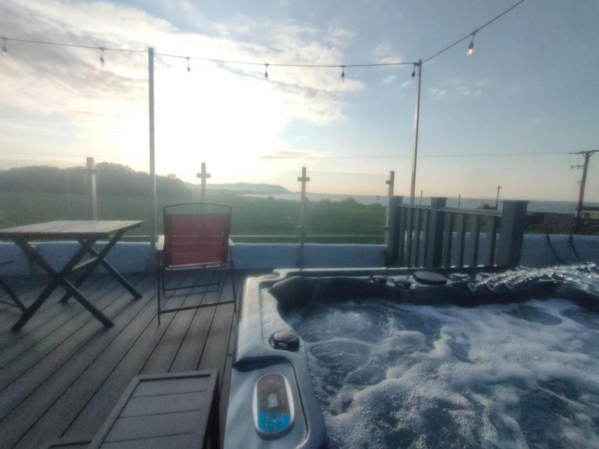 Blue Anchor House - Seaview, Hot Tub Apartments Экстерьер фото